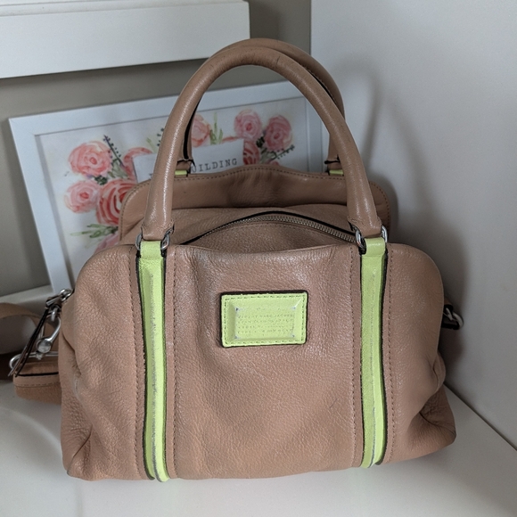 💚 Vintage 2010's Marc Jacobs Classic Q Fran Pebble Leather Crossbody Bag, Taupe - Picture 2 of 16